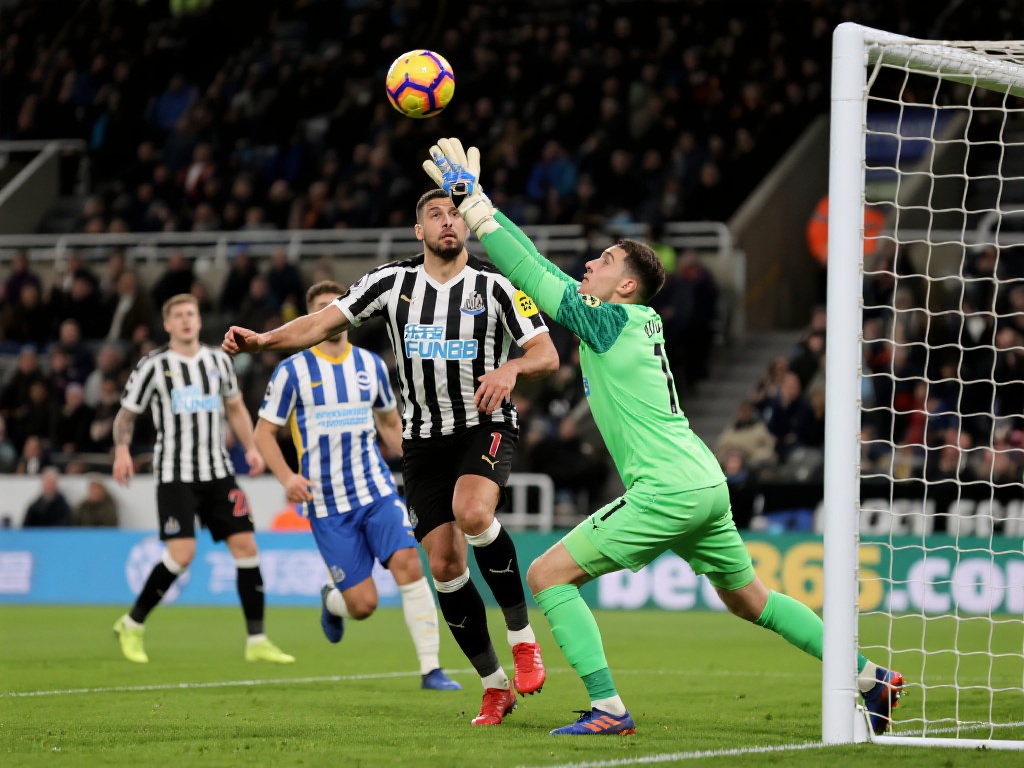 “阿姆拉巴特连场亮眼表现，曼联是否会果断买断？”